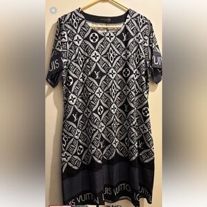 Designer Black and White Patterned Women's Top
